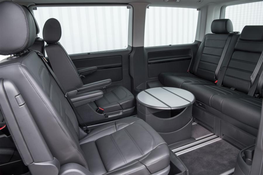 Интерьер Volkswagen Caravelle (T6) 2015 года  (UK) (фото 19 из 20)